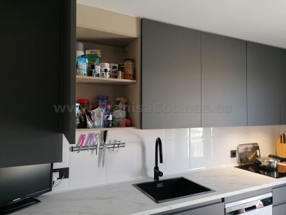 Cocinas Modernas a Medida: Gris Antracita Mate Antihuellas y Acabados Premium - Imagen 20