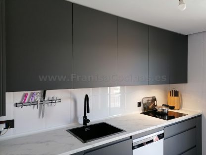 Cocinas Modernas a Medida: Gris Antracita Mate Antihuellas y Acabados Premium - Imagen 23