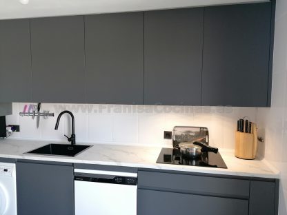 Cocinas Modernas a Medida: Gris Antracita Mate Antihuellas y Acabados Premium - Imagen 24