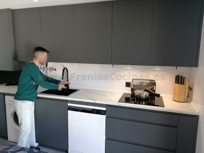 Cocinas Modernas a Medida: Gris Antracita Mate Antihuellas y Acabados Premium - Imagen 36