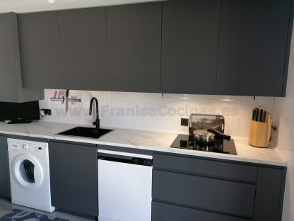 Cocinas Modernas a Medida: Gris Antracita Mate Antihuellas y Acabados Premium - Imagen 37