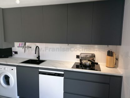 Cocinas Modernas a Medida: Gris Antracita Mate Antihuellas y Acabados Premium - Imagen 44
