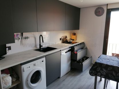 Cocinas Modernas a Medida: Gris Antracita Mate Antihuellas y Acabados Premium - Imagen 6