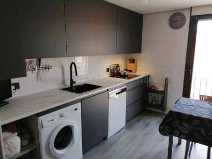 Cocinas Modernas a Medida: Gris Antracita Mate Antihuellas y Acabados Premium - Imagen 7