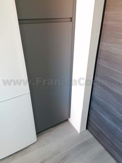 Cocinas Modernas a Medida: Gris Antracita Mate Antihuellas y Acabados Premium - Imagen 59