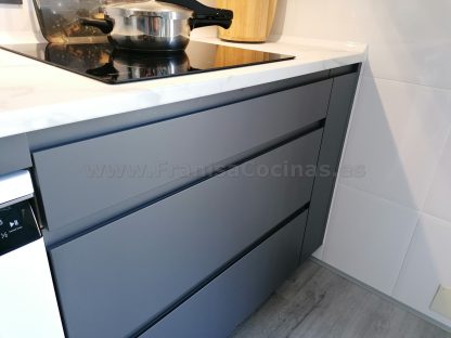 Cocinas Modernas a Medida: Gris Antracita Mate Antihuellas y Acabados Premium - Imagen 75