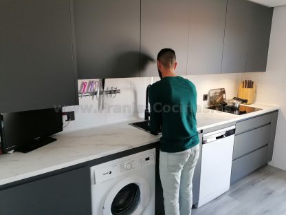 Cocinas Modernas a Medida: Gris Antracita Mate Antihuellas y Acabados Premium
