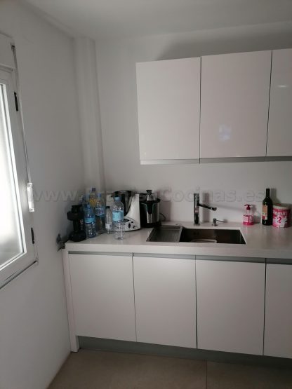 Mueble Desayunador a Medida con Puertas Escamoteables: La solución perfecta para tu cocina - Imagen 2
