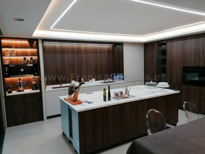 Mueble Desayunador a Medida con Puertas Escamoteables: La solución perfecta para tu cocina - Imagen 12