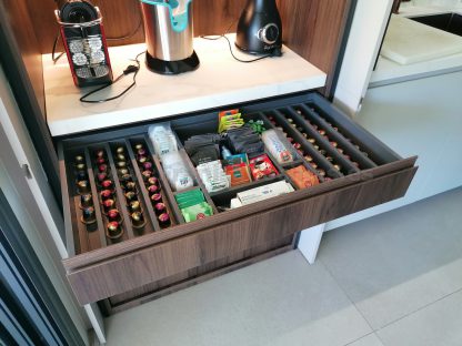 Mueble Desayunador a Medida con Puertas Escamoteables: La solución perfecta para tu cocina - Imagen 15