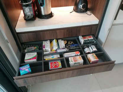 Mueble Desayunador a Medida con Puertas Escamoteables: La solución perfecta para tu cocina - Imagen 19