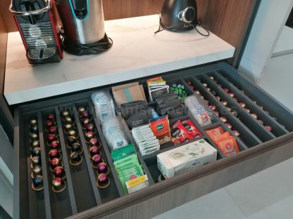 Mueble Desayunador a Medida con Puertas Escamoteables: La solución perfecta para tu cocina - Imagen 24