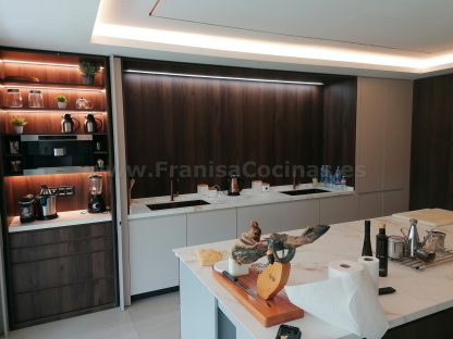 Mueble Desayunador a Medida con Puertas Escamoteables: La solución perfecta para tu cocina - Imagen 25