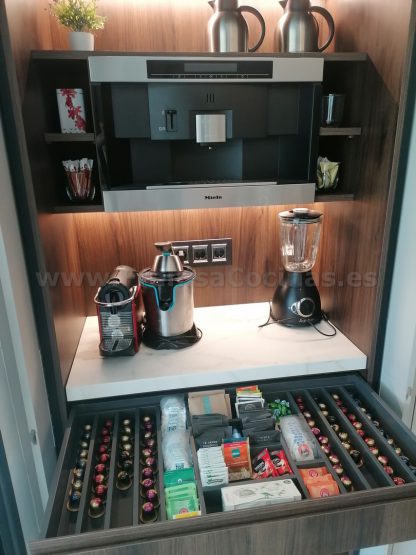 Mueble Desayunador a Medida con Puertas Escamoteables: La solución perfecta para tu cocina - Imagen 6