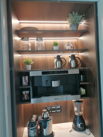 Mueble Desayunador a Medida con Puertas Escamoteables: La solución perfecta para tu cocina - Imagen 7
