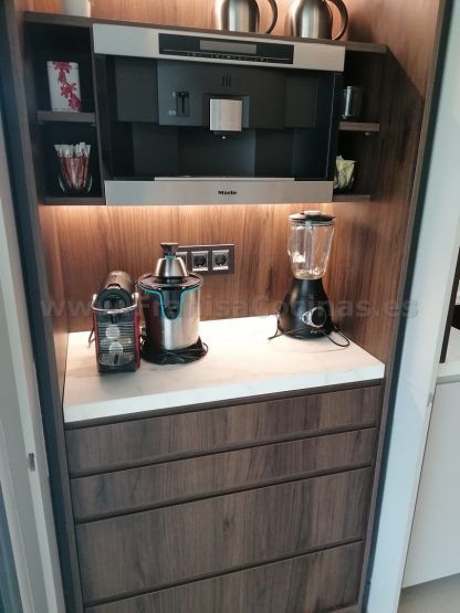 Mueble Desayunador a Medida con Puertas Escamoteables: La solución perfecta para tu cocina - Imagen 8