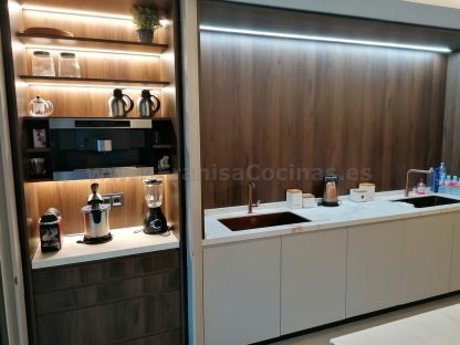 Mueble Desayunador a Medida con Puertas Escamoteables: La solución perfecta para tu cocina - Imagen 9