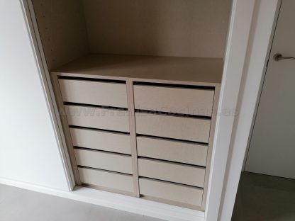 Armario Empotrado a Medida en Valladolid: Diseño Minimalista Blanco Mate con Puertas Correderas Silenciosas - Imagen 13