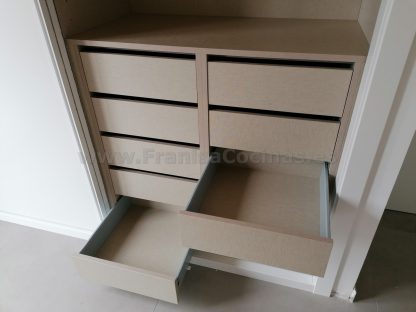 Armario Empotrado a Medida en Valladolid: Diseño Minimalista Blanco Mate con Puertas Correderas Silenciosas - Imagen 17