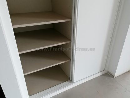 Armario Empotrado a Medida con Puertas Correderas Lacadas en Blanco Mate y Cierre Suave | Valladolid - Imagen 11