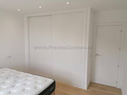 Armario lacado blanco de 2 puertas correderas de grandes dimensiones | Valladolid - Imagen 15