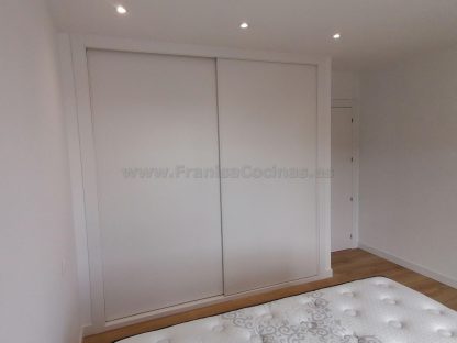 Armario lacado blanco de 2 puertas correderas de grandes dimensiones | Valladolid - Imagen 17