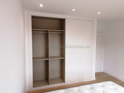 Armario lacado blanco de 2 puertas correderas de grandes dimensiones | Valladolid - Imagen 20