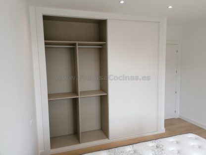 Armario lacado blanco de 2 puertas correderas de grandes dimensiones | Valladolid - Imagen 21
