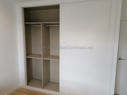 Armario lacado blanco de 2 puertas correderas de grandes dimensiones | Valladolid - Imagen 22