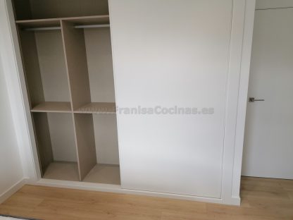 Armario lacado blanco de 2 puertas correderas de grandes dimensiones | Valladolid - Imagen 23