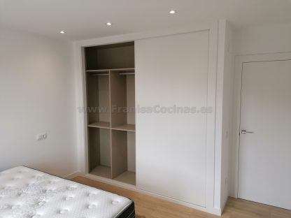 Armario lacado blanco de 2 puertas correderas de grandes dimensiones | Valladolid - Imagen 24