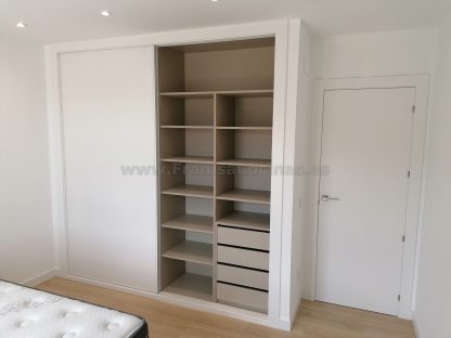 Armario lacado blanco de 2 puertas correderas de grandes dimensiones | Valladolid - Imagen 25