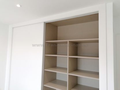 Armario lacado blanco de 2 puertas correderas de grandes dimensiones | Valladolid - Imagen 27