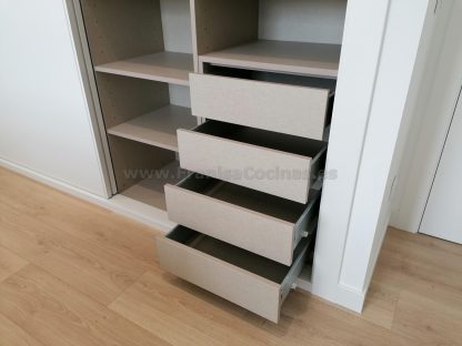 Armario lacado blanco de 2 puertas correderas de grandes dimensiones | Valladolid - Imagen 29
