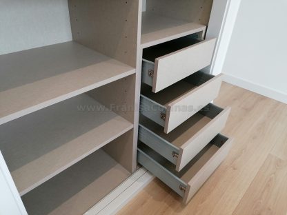 Armario lacado blanco de 2 puertas correderas de grandes dimensiones | Valladolid - Imagen 30