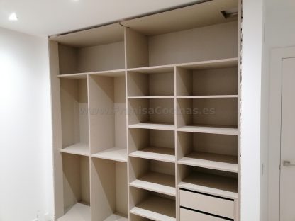 Armario lacado blanco de 2 puertas correderas de grandes dimensiones | Valladolid - Imagen 5