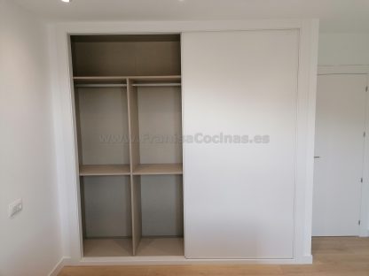 Armario lacado blanco de 2 puertas correderas de grandes dimensiones | Valladolid - Imagen 35