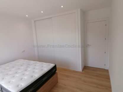 Armario lacado blanco de 2 puertas correderas de grandes dimensiones | Valladolid - Imagen 36