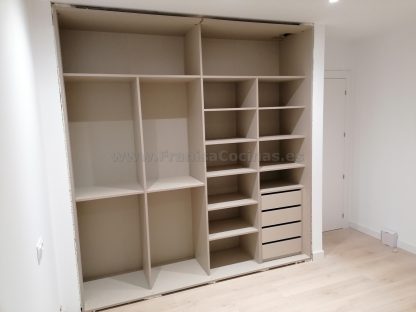 Armario lacado blanco de 2 puertas correderas de grandes dimensiones | Valladolid - Imagen 7