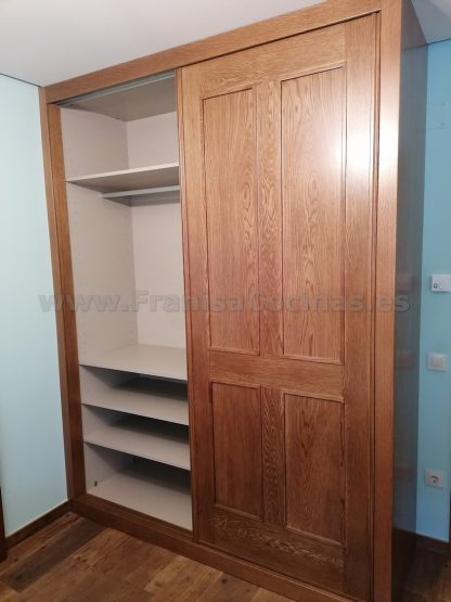 Armario Empotrado a Medida: Solución de Almacenamiento Personalizada en Roble - Imagen 18