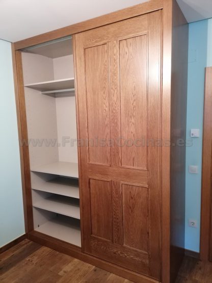 Armario Empotrado a Medida: Solución de Almacenamiento Personalizada en Roble - Imagen 17