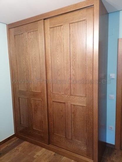 Armario Empotrado a Medida: Solución de Almacenamiento Personalizada en Roble - Imagen 11