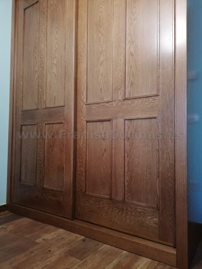 Armario Empotrado a Medida: Solución de Almacenamiento Personalizada en Roble - Imagen 9