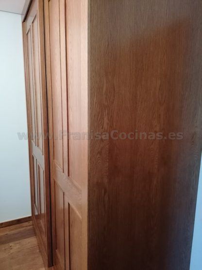 Armario Empotrado a Medida: Solución de Almacenamiento Personalizada en Roble - Imagen 2