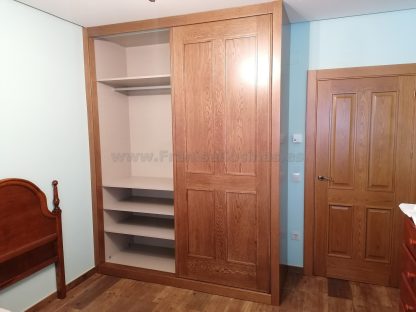 Armario Empotrado a Medida: Solución de Almacenamiento Personalizada en Roble - Imagen 23