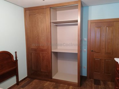 Armario Empotrado a Medida: Solución de Almacenamiento Personalizada en Roble - Imagen 21