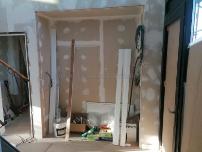 Armario lacado blanco moderno tirador uñero con hornacina con led - Imagen 22