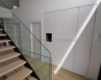 Armario lacado blanco moderno tirador uñero con hornacina con led