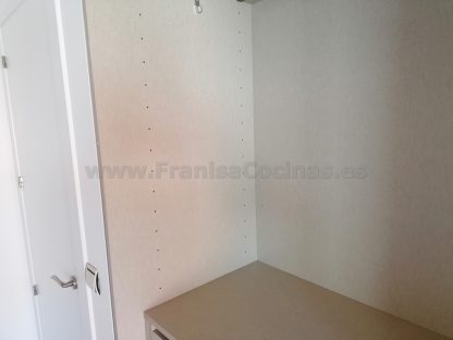 Armario Empotrado a Medida Gran Formato | Puertas Correderas Anchas Blanco Mate e Interior Lino Cancún con 10 Cajones - Imagen 13
