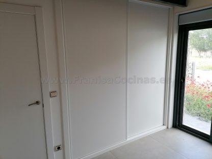 Armario Empotrado a Medida Gran Formato | Puertas Correderas Anchas Blanco Mate e Interior Lino Cancún con 10 Cajones - Imagen 17